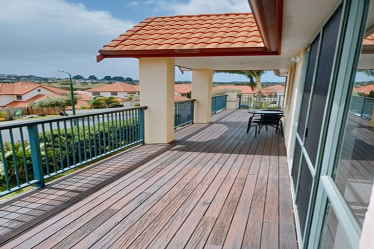 Photo of property in 11 Parkwood Crescent, Gulf Harbour, Whangaparaoa, 0930