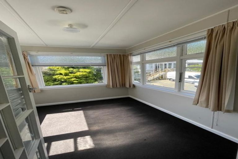 Photo of property in 6 Rixon Grove, Mount Victoria, Wellington, 6011