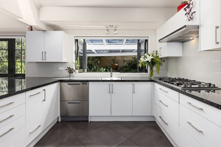 Photo of property in 14 Kingsgate Lane, Havelock North, 4130