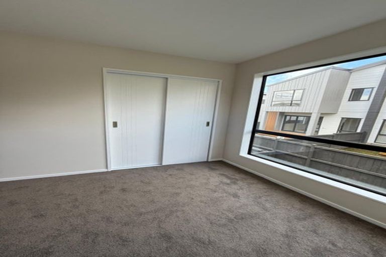 Photo of property in 16 Don Oliver Lane, Glen Eden, 0602