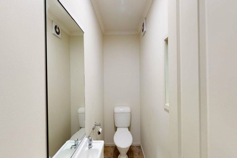 Photo of property in 9 Bennett Grove, Newlands, Wellington, 6037