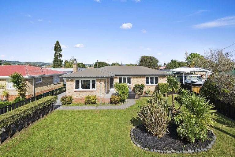 Photo of property in 22 Edmund Hillary Avenue, Papakura, 2110