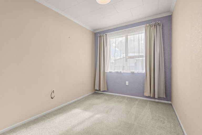 Photo of property in 24 Sutherland Crescent, Westbrook, Palmerston North, 4412