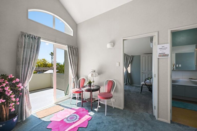 Photo of property in 12 Dover Road, St Andrews, Hamilton, 3200