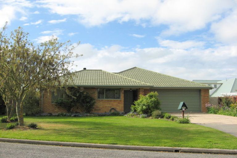 Photo of property in 14 Rickton Place, Rangiora, 7400
