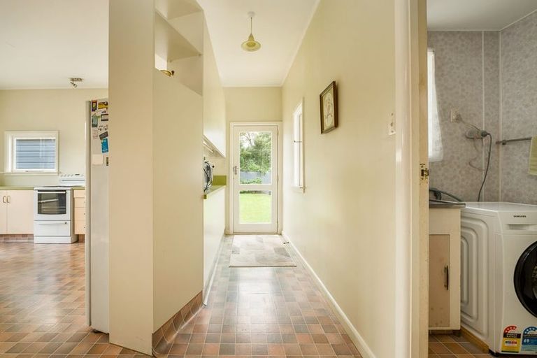 Photo of property in 65 Martin Avenue, Beckenham, Christchurch, 8023