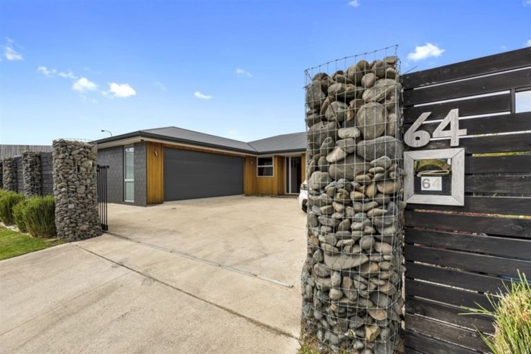 Photo of property in 64 Butterworth Crescent, Papamoa Beach, Papamoa, 3118
