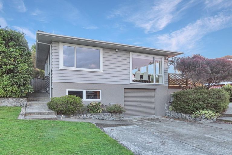 Photo of property in 20 Sunbrae Drive, Silverstream, Upper Hutt, 5019