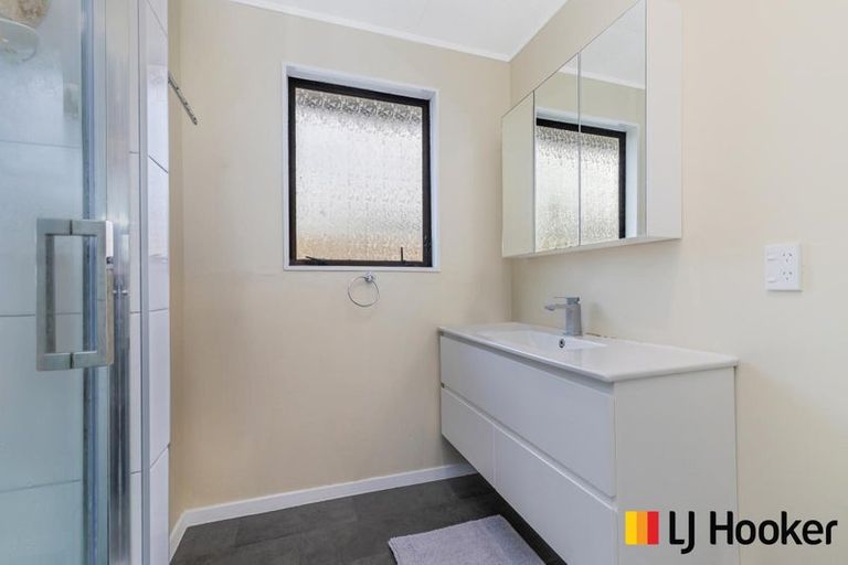 Photo of property in 2 Zircon Place, Wiri, Auckland, 2104
