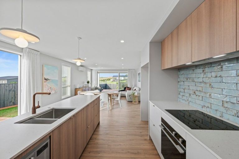 Photo of property in 42 Opouatu Avenue, Glenbrook, 2681