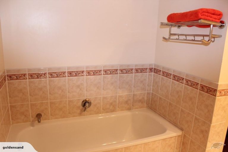 Photo of property in 14 Walter Macdonald Street, Howick, Auckland, 2014