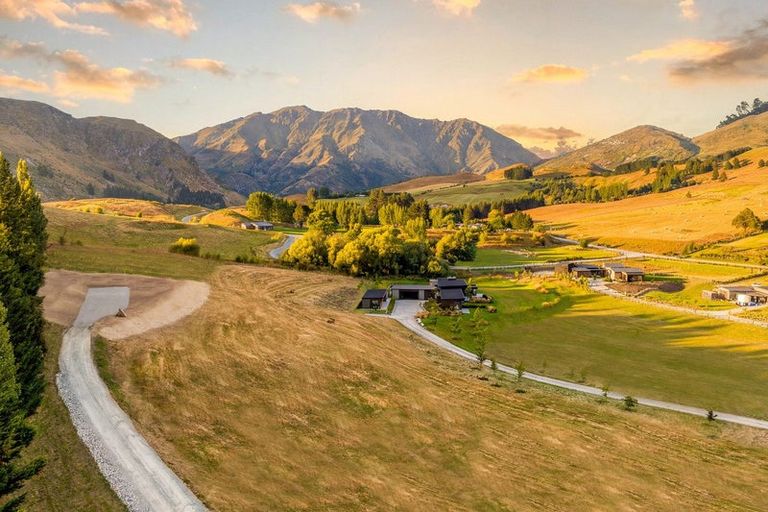 Photo of property in 26 Fitzpatrick Road, Dalefield, Queenstown, 9371