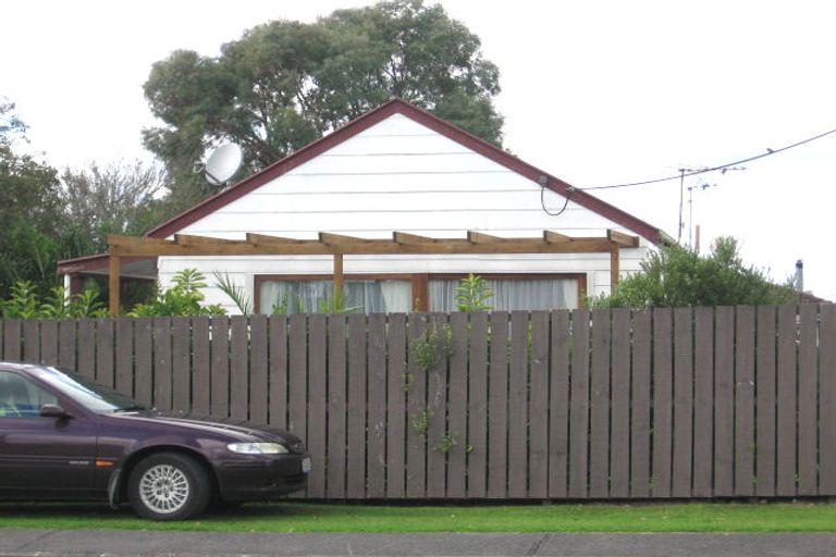 Photo of property in 104 Bruce Mclaren Road, Henderson, Auckland, 0612