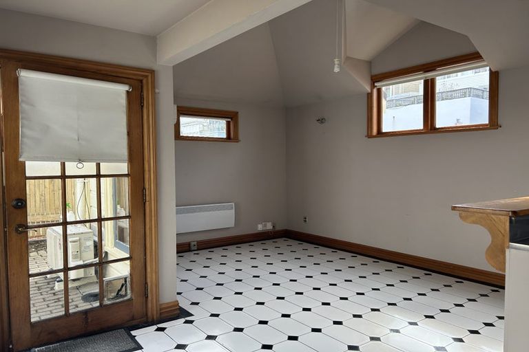 Photo of property in 7a Hawker Street, Mount Victoria, Wellington, 6011