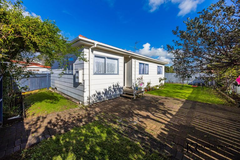Photo of property in 2/62 Redcrest Avenue, Red Hill, Papakura, 2110