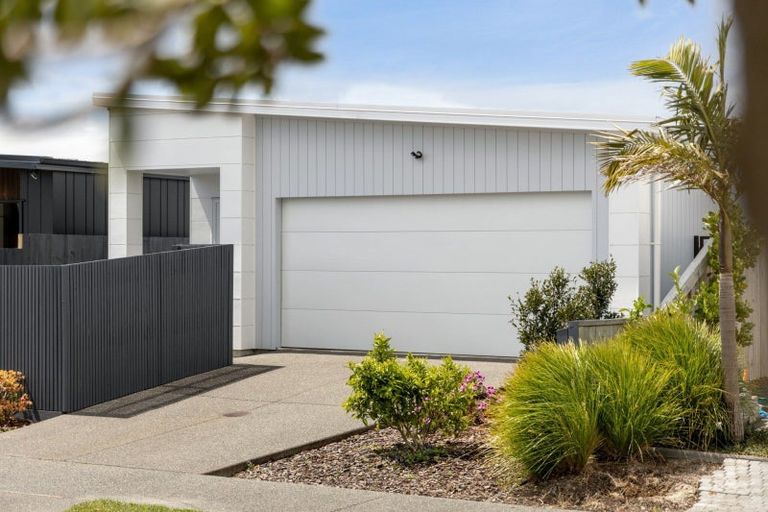 Photo of property in 49 Awatira Drive, Papamoa Beach, Papamoa, 3118