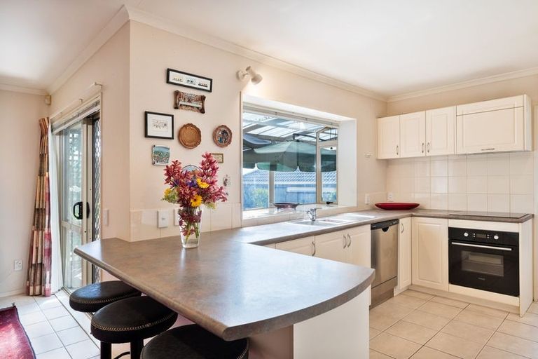 Photo of property in 5 Highfields Terrace, Henderson, Auckland, 0612