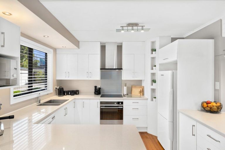 Photo of property in 22 Queen Road, Bellevue, Tauranga, 3110