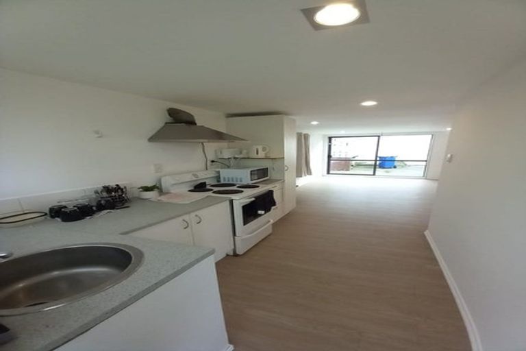 Photo of property in 114 Cobham Crescent, Kelston, Auckland, 0602