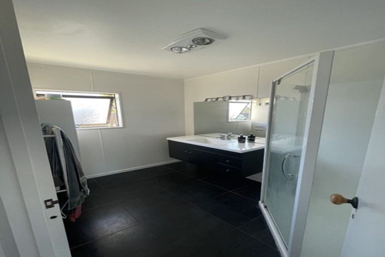 Photo of property in 22 Tawari Street, Inglewood, 4330