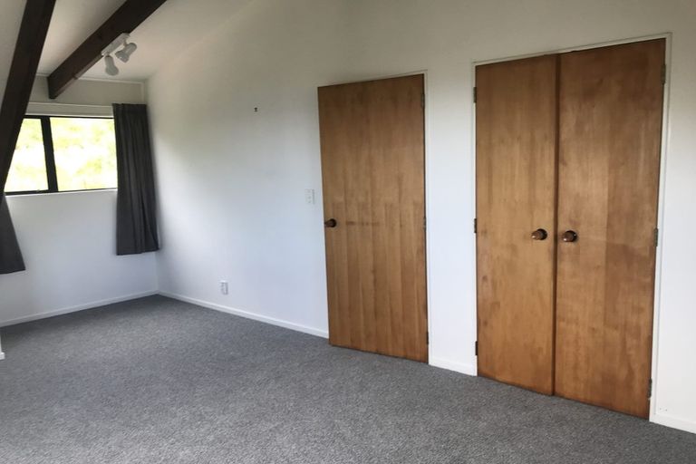 Photo of property in 17 Shastri Terrace, Khandallah, Wellington, 6035