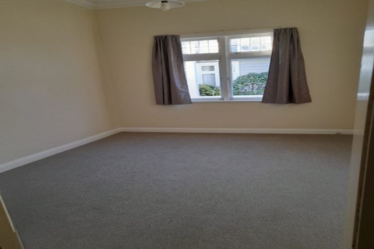 Photo of property in 27 Beauchamp Street, Karori, Wellington, 6012