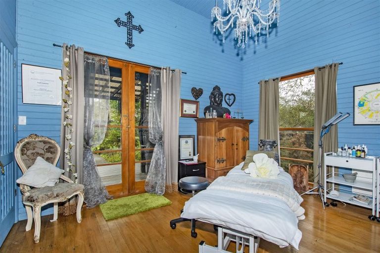 Photo of property in 305 Whananaki Road North, Opuawhanga, Hikurangi, 0181