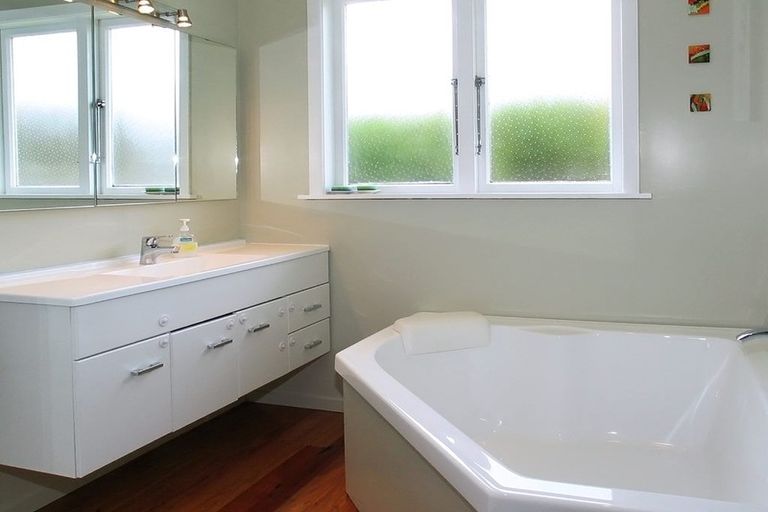 Photo of property in 59 Redwood Avenue, Tawa, Wellington, 5028