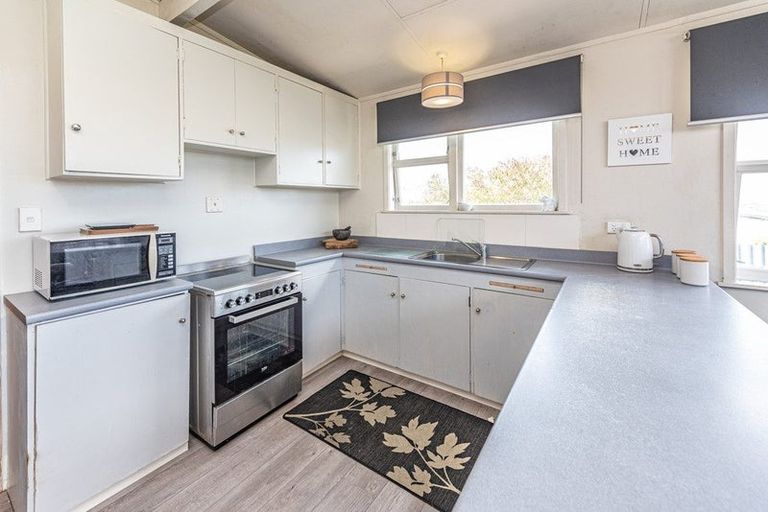 Photo of property in 3 Rogers Street, Castlecliff, Whanganui, 4501