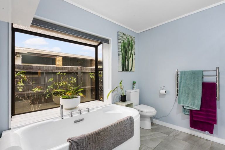 Photo of property in 15 Freelance Terrace, Pahurehure, Papakura, 2113