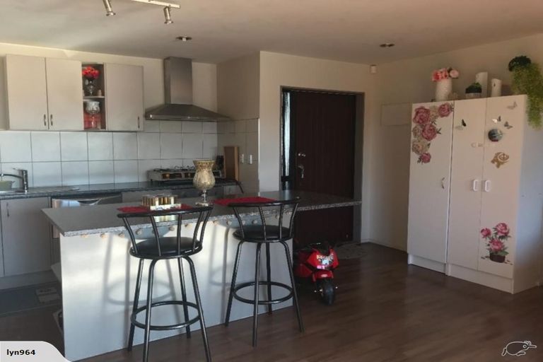 Photo of property in 103r Glengarry Road, Glen Eden, Auckland, 0602