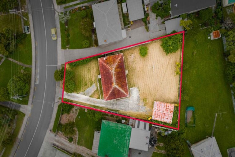 Photo of property in 18 Vodanovich Road, Te Atatu South, Auckland, 0610