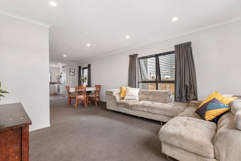 Photo of property in 6 Awhenga Place, Weymouth, Auckland, 2103