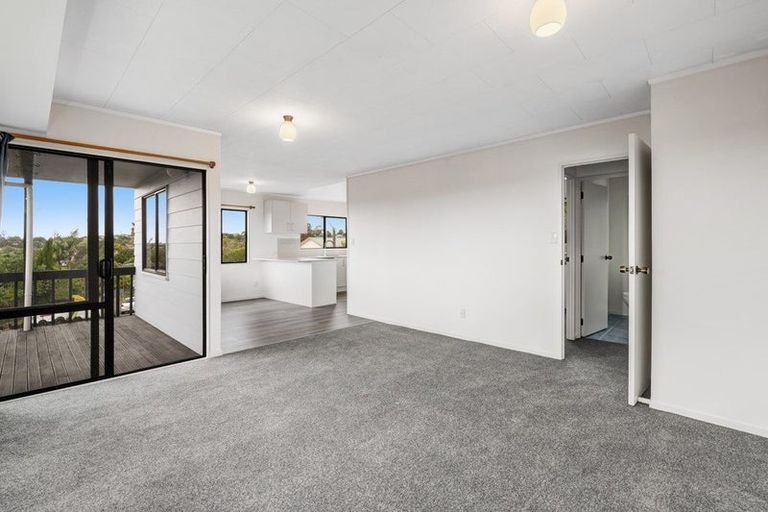 Photo of property in 1/25 Jumento Place, Unsworth Heights, Auckland, 0632