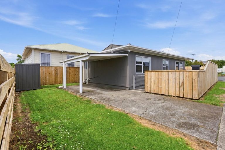 Photo of property in 209 Seaview Road, Marfell, New Plymouth, 4310