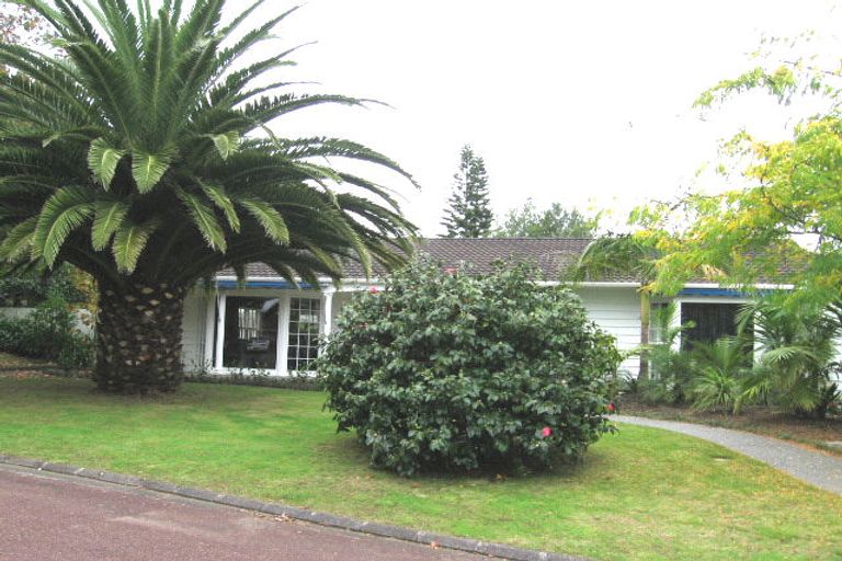 Photo of property in 32 Ganymede Place, Half Moon Bay, Auckland, 2012