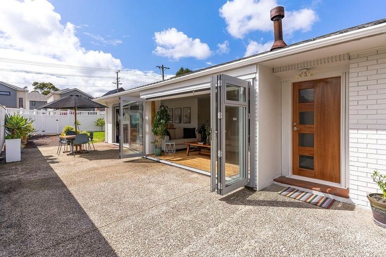 Photo of property in 55 Matipo Road, Te Atatu Peninsula, Auckland, 0610