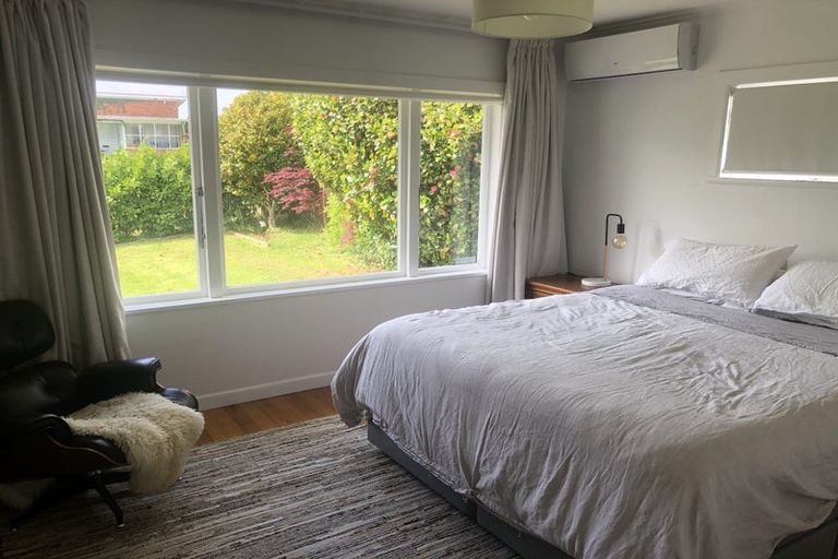 Photo of property in 30 Eastglen Road, Glen Eden, Auckland, 0602