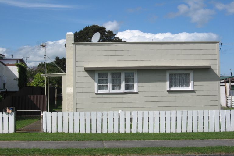 Photo of property in 16 Miro Street, Castlecliff, Whanganui, 4501