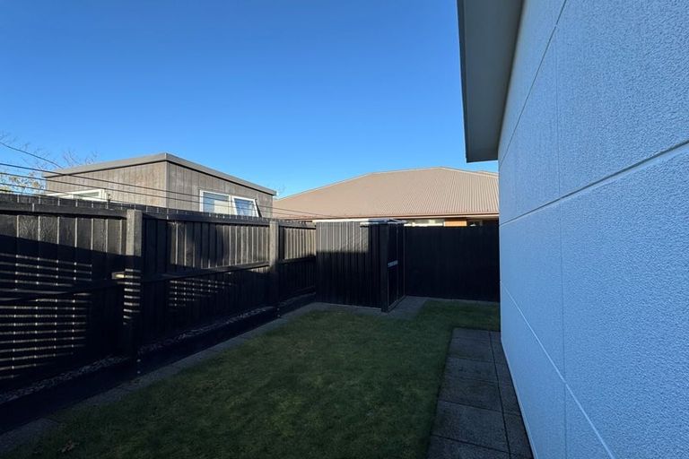 Photo of property in 2 Whio Close, Parklands, Christchurch, 8083