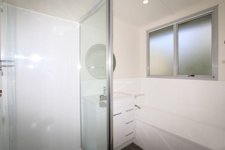 Photo of property in 17 Maywood Crescent, Glen Eden, Auckland, 0602