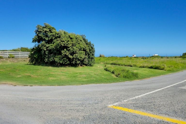 Photo of property in 44 Kapiti Lane, Otaki Beach, Otaki, 5512