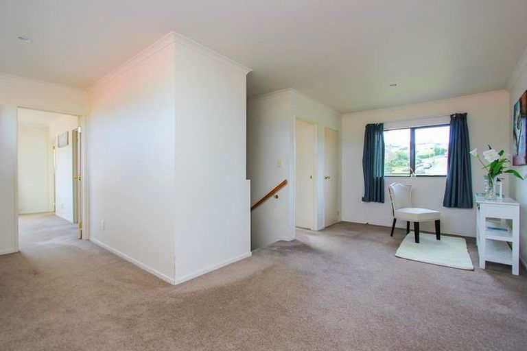 Photo of property in 23 Medallion Drive, Oteha, Auckland, 0632