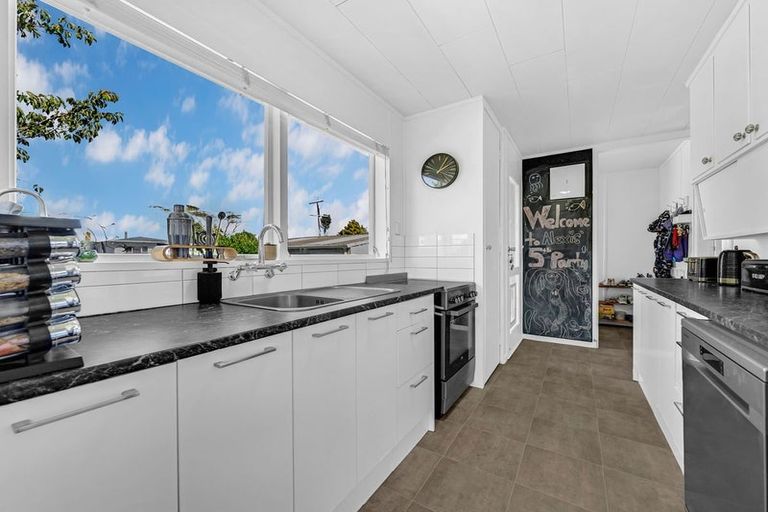 Photo of property in 6 France Street, Waiuku, 2123