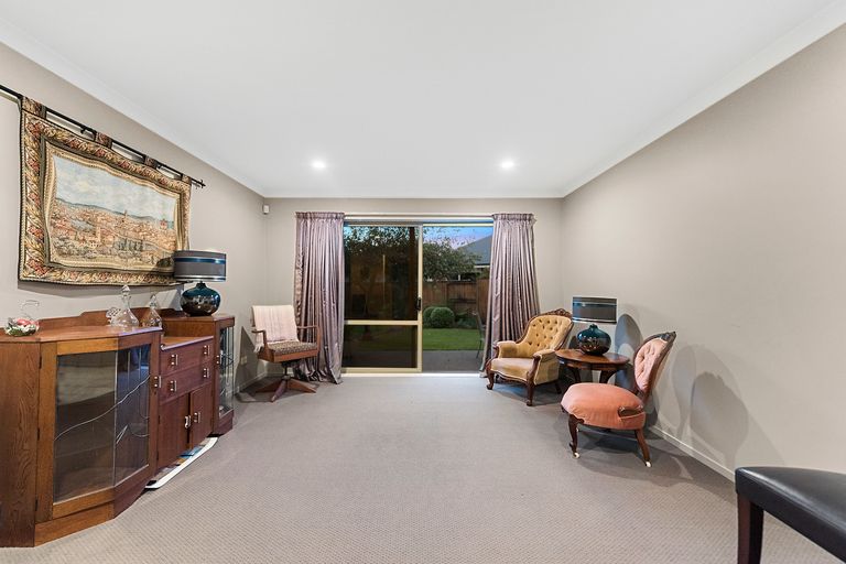 Photo of property in 19 Coleraine Drive, Rototuna, Hamilton, 3210