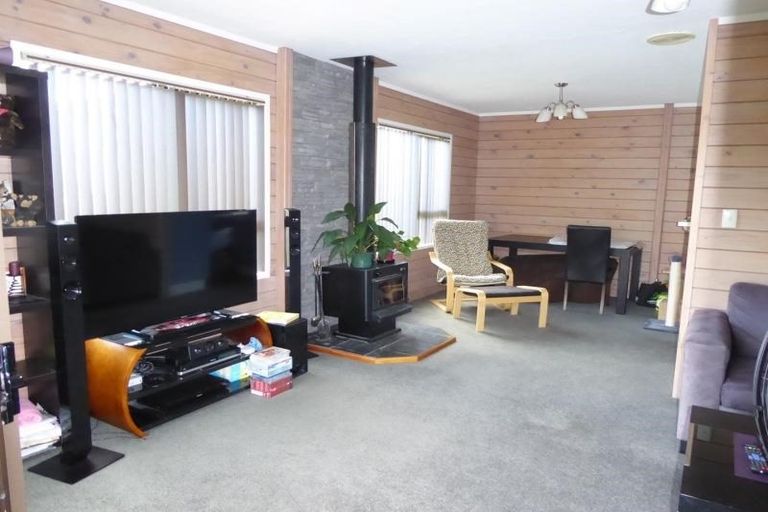 Photo of property in 37 Guadeloupe Crescent, Grenada Village, Wellington, 6037