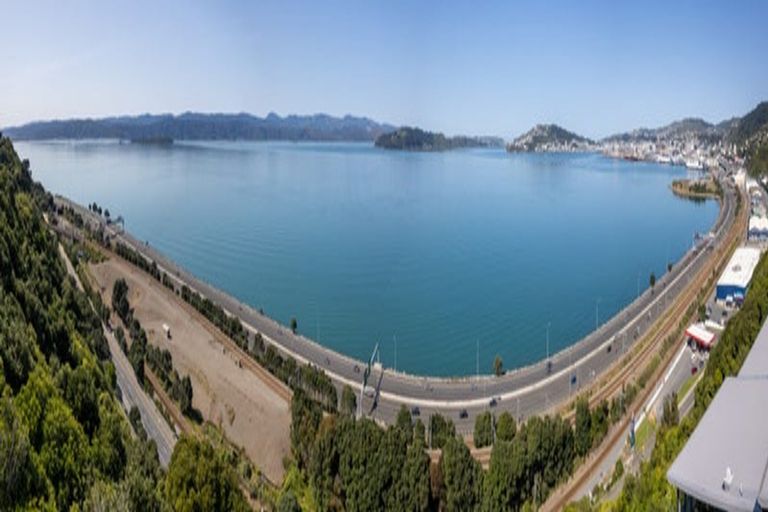 Photo of property in 22 Sovereign Point, Kaiwharawhara, Wellington, 6035