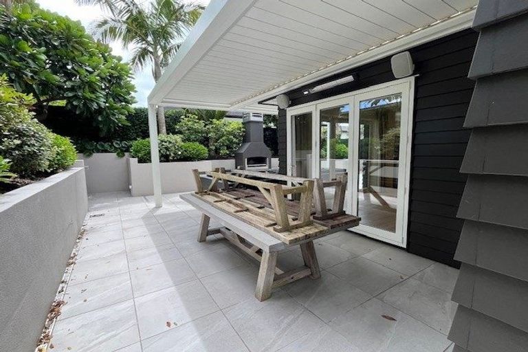 Photo of property in 9 Swindon Close, Mellons Bay, Auckland, 2014
