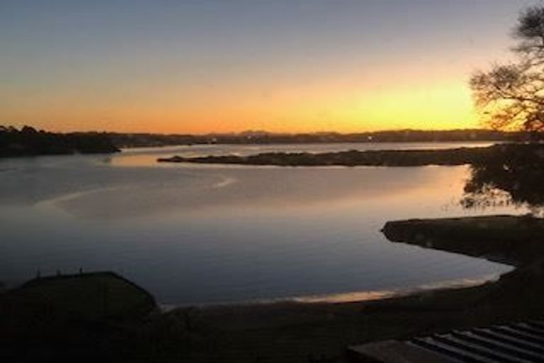 Photo of property in 16 Chapman Road, Te Atatu Peninsula, Auckland, 0610