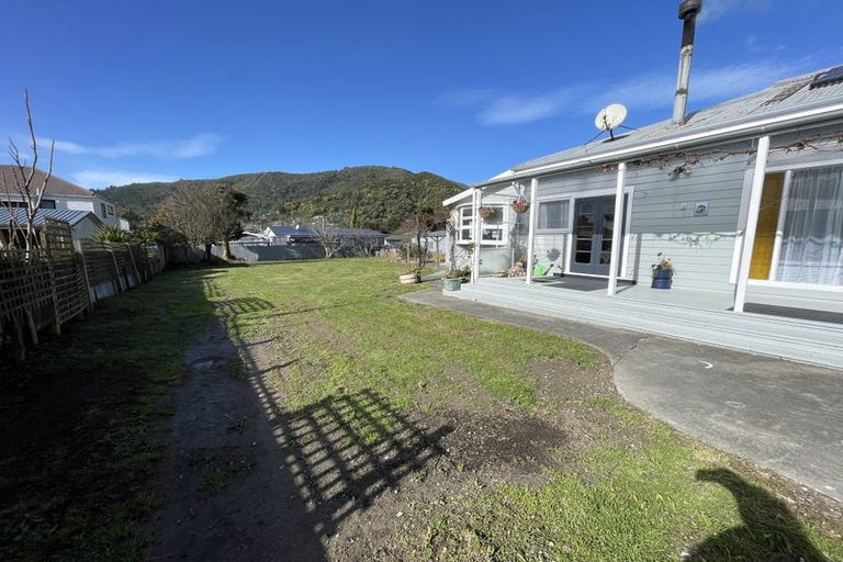 Photo of property in 6 Durham Street, Picton, 7220